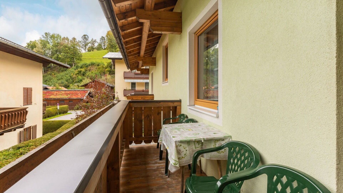Thumersbach Apartment | Beautiful apartment for 4 guests with WIFI, TV, patio, pets allowed and parking