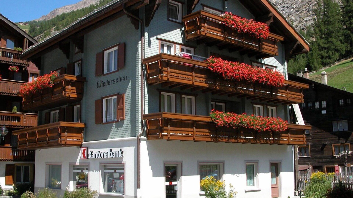 Saas Grund Apartment | Beautiful apartment for 4 guests with WIFI, TV, balcony and pets allowed