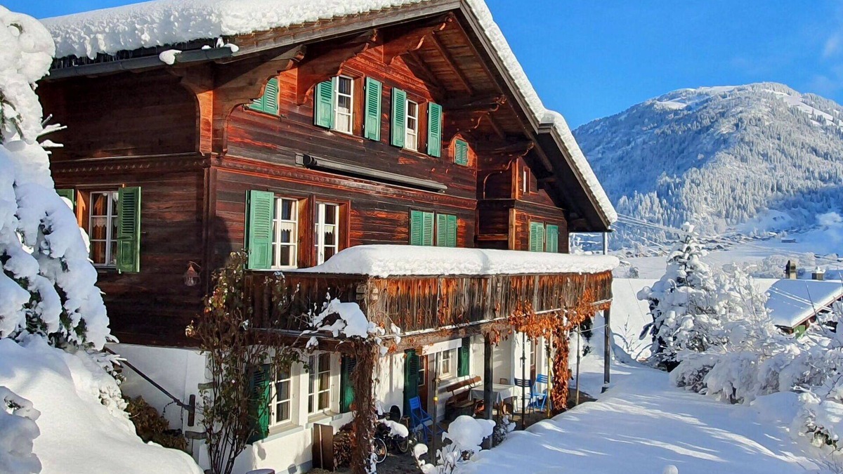 Zweisimmen Apartment | Beautiful apartment for 7 people with WIFI, TV and balcony