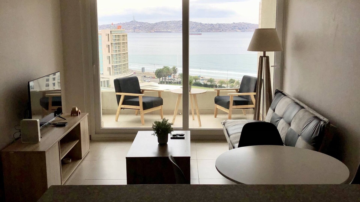 La Serena Apartment | Beautiful apartment with ocean views and steps from the beach