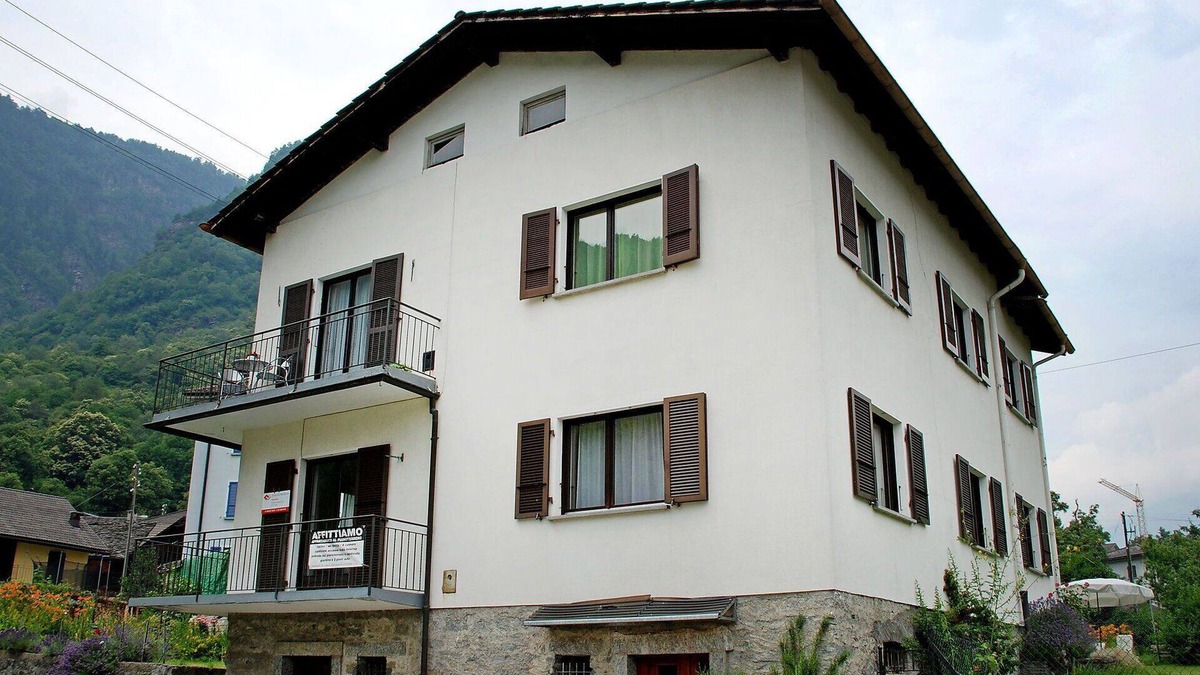 Chironico Apartment | Beautiful apartment for 4 people with WIFI, TV, balcony and panoramic view