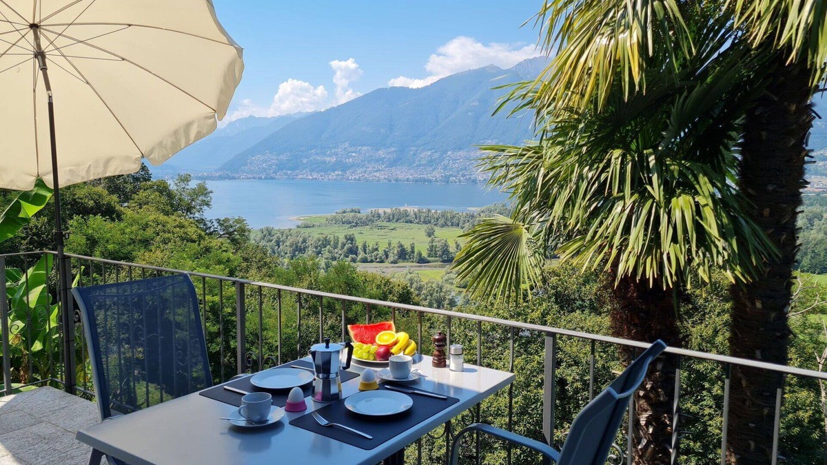 Magadino Apartment | Beautiful apartment for 2 people with WIFI, TV, patio and panoramic view