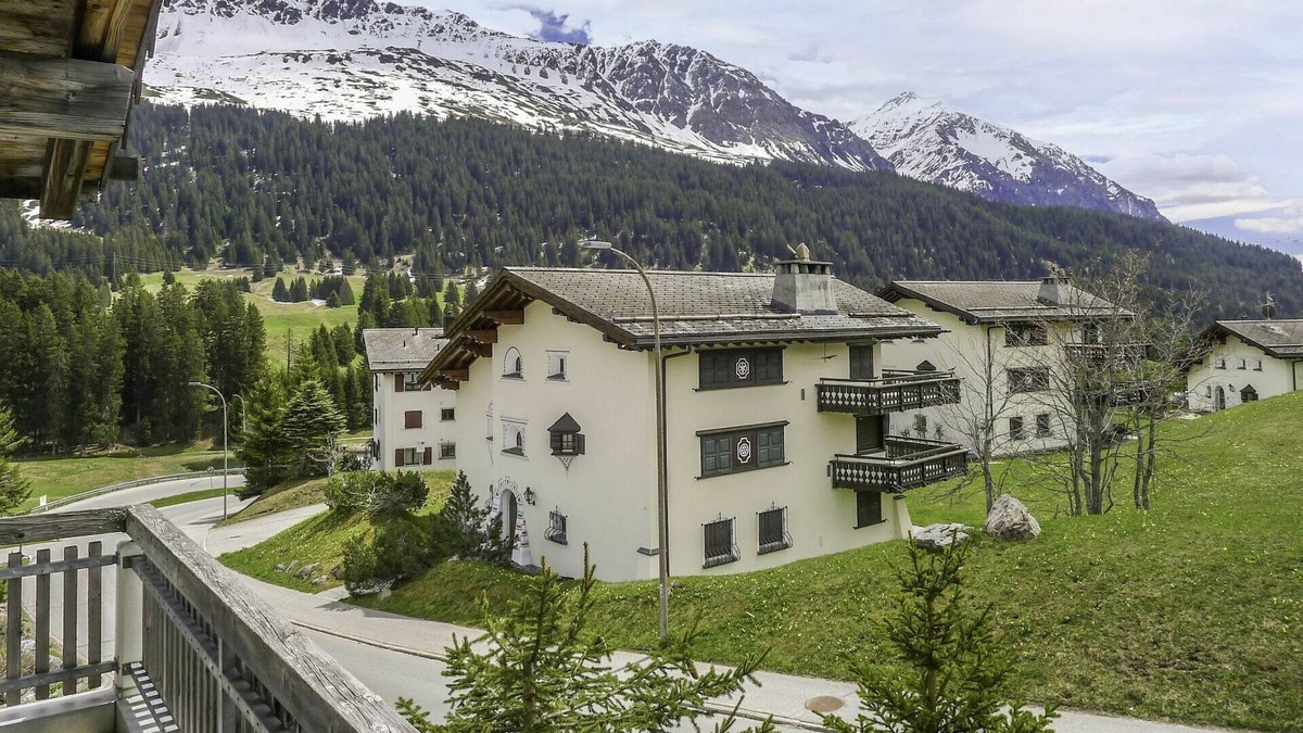 Valbella Apartment | Beautiful apartment for 4 people with WIFI, TV, balcony, pets allowed, panoramic view and parking