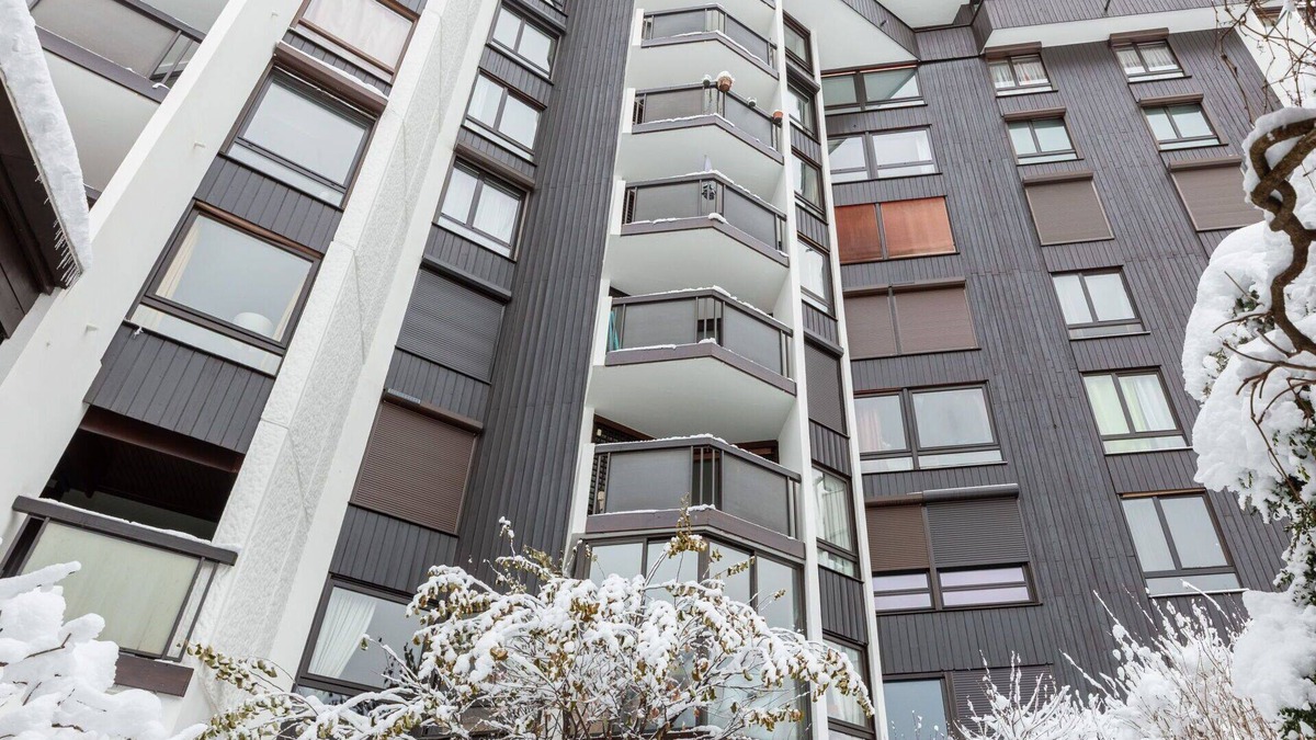 Chamonix City Centre Apartment | Beautiful apartment for 4 people with pool, WIFI, TV and balcony