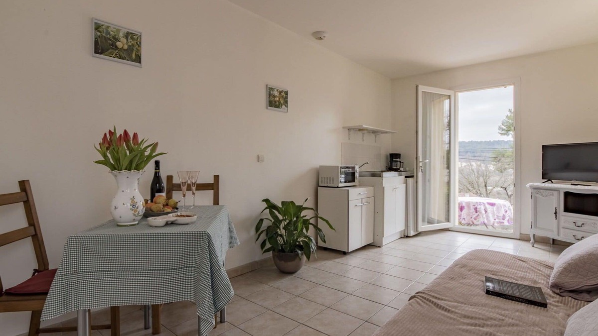 Gardanne Apartment | Beautiful apartment for 2 people with WIFI, TV, terrace and panoramic view
