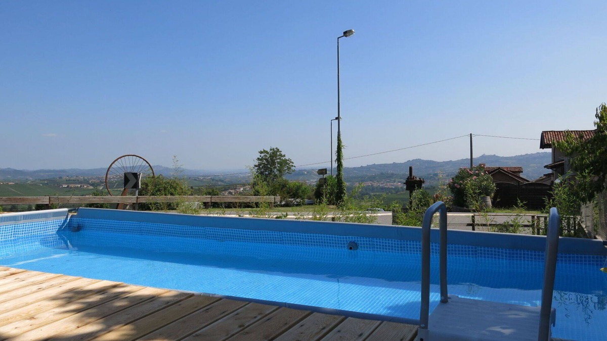 La Morra Apartment | Beautiful apartment for 2 people with WIFI, pool, TV, patio and pets allowed