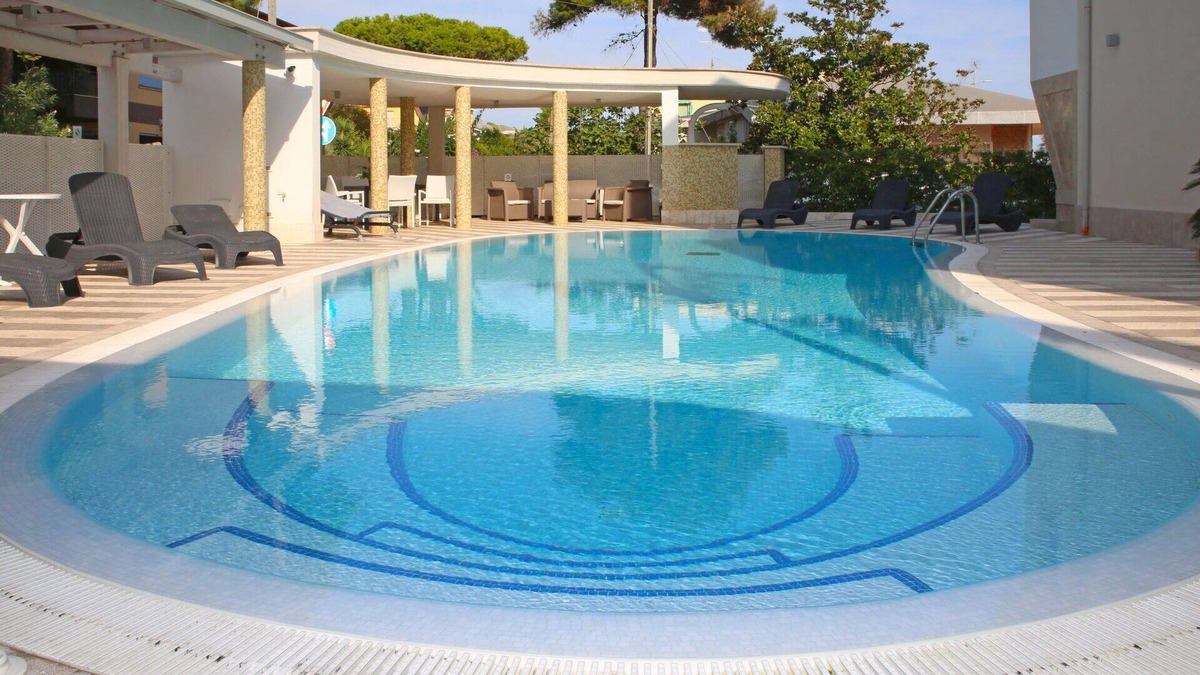 Terracina Apartment | Beautiful apartment for 8 people with WIFI, pool, A/C, TV, balcony and pets allowed