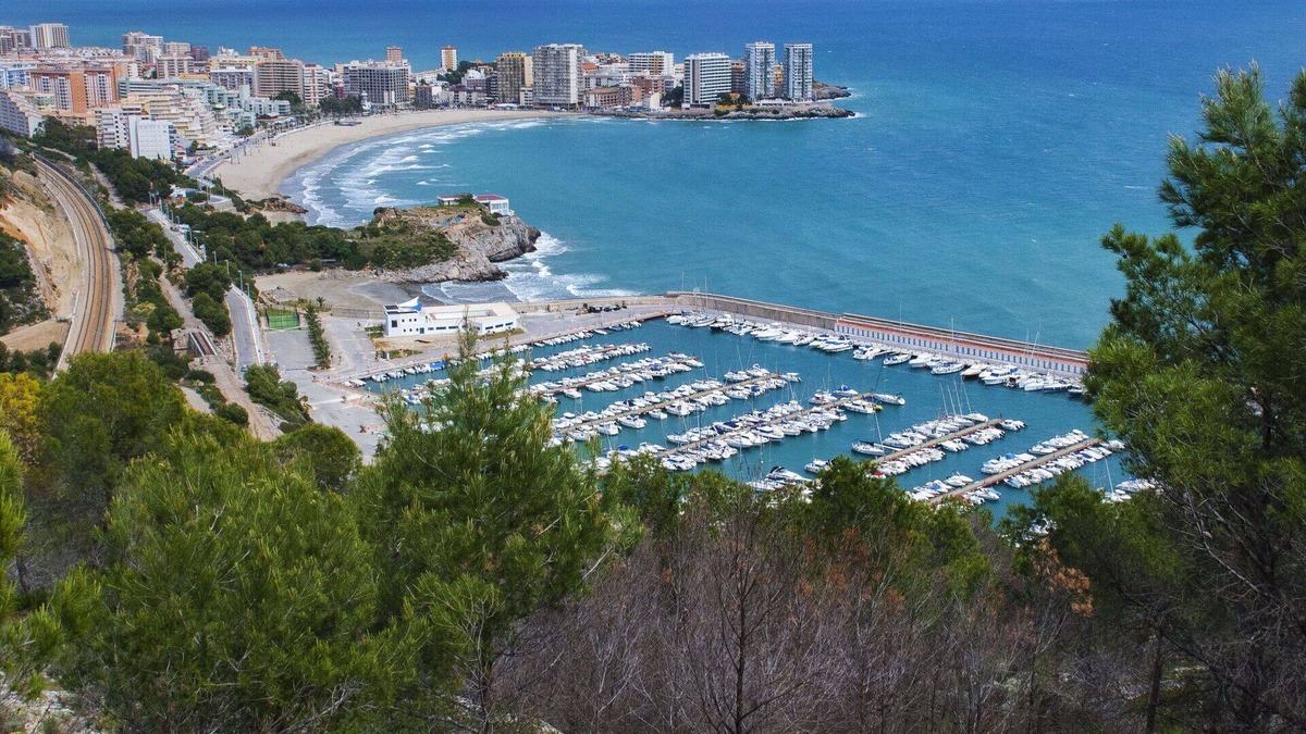 Cabanes Apartment | Beautiful apartment for 4 guests with A/C, pool, WIFI, TV, terrace and parking