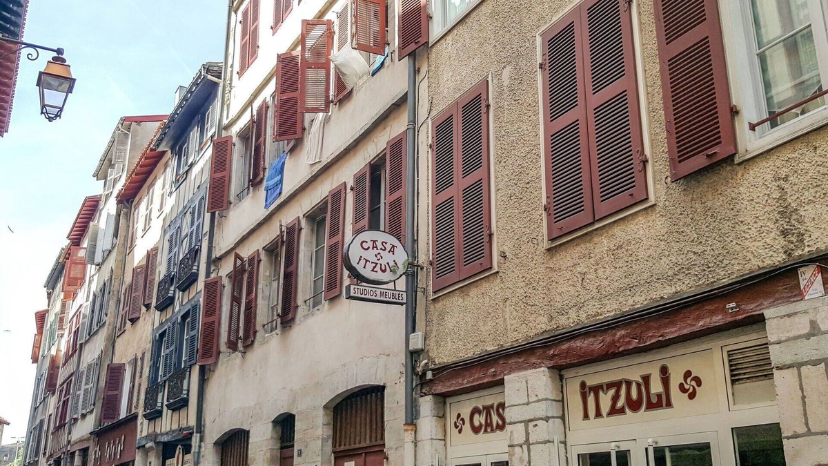 Bayonne Apartment | Beautiful apartment for 2 people with WIFI and pets allowed