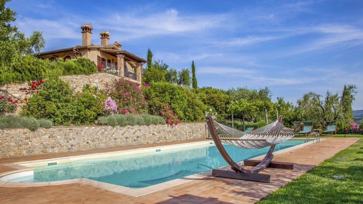 Allerona Apartment | Beautiful apartment for 6 people with pool, WIFI, TV, patio, pets allowed and panoramic view