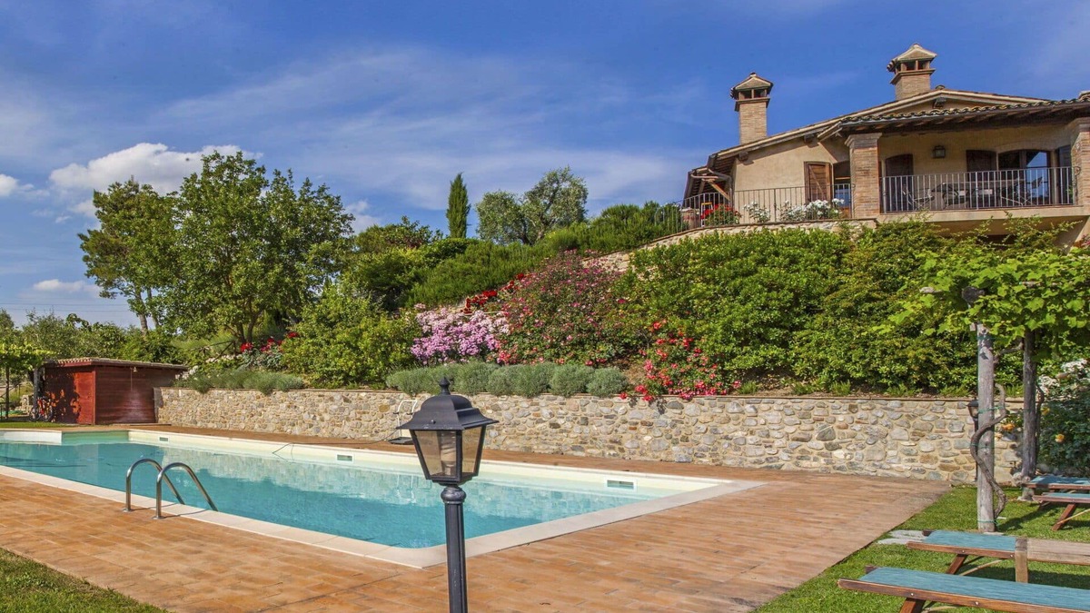 Allerona Apartment | Beautiful apartment for 4 guests with WIFI, pool, TV, patio and pets allowed