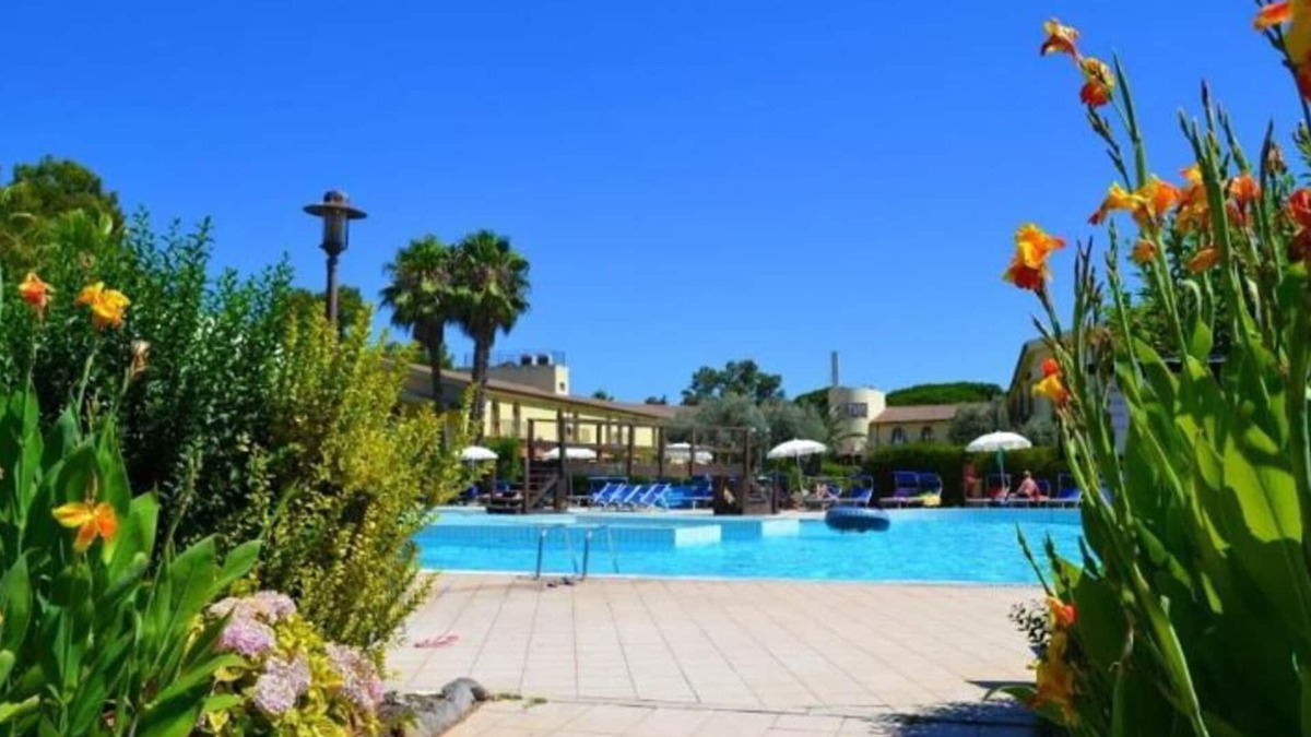 Arborea Apartment | Beautiful apartment for 4 people with A/C, pool, WIFI, TV and pets allowed
