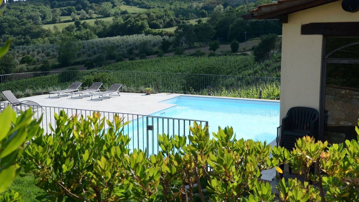 Capolona Apartment | Beautiful apartment for 2 guests with WIFI, pool, TV and pets allowed, close to Arezzo