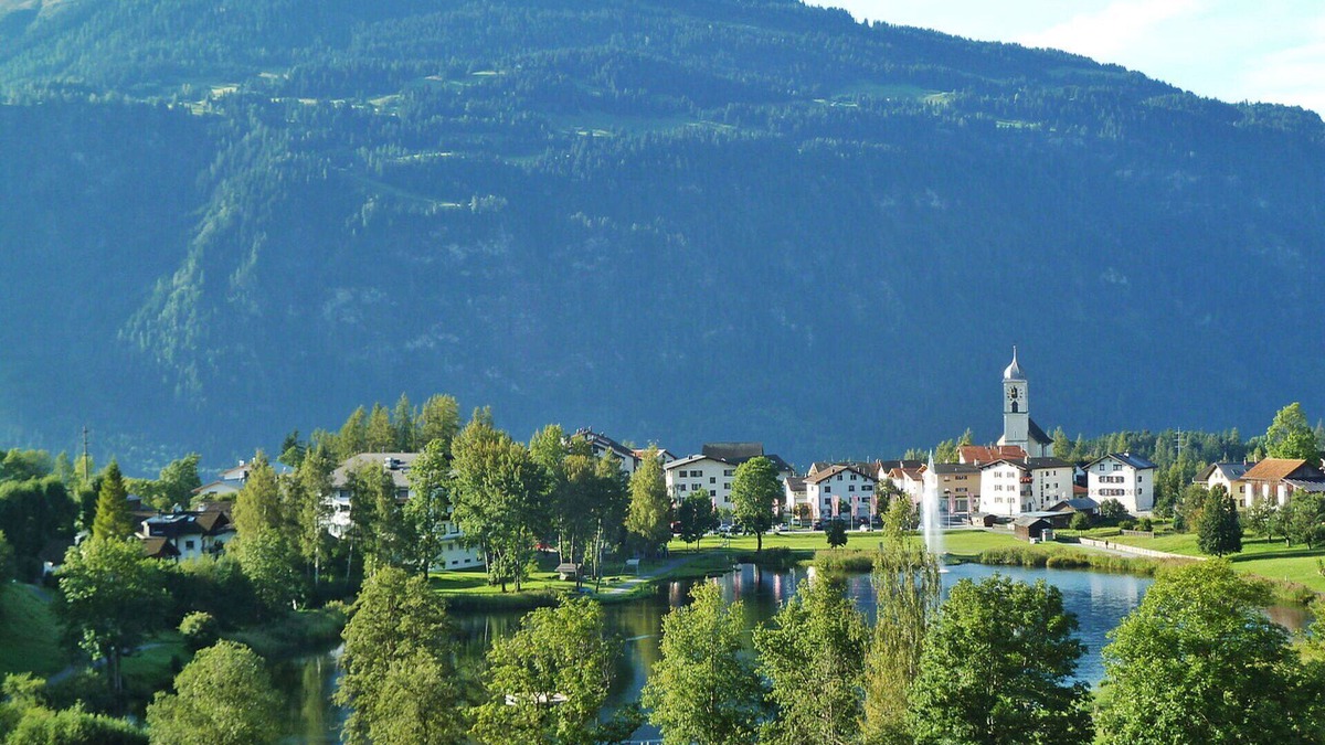 Laax Apartment | Beautiful apartment for 3 people with pool, WIFI, TV, balcony, pets allowed and panoramic view