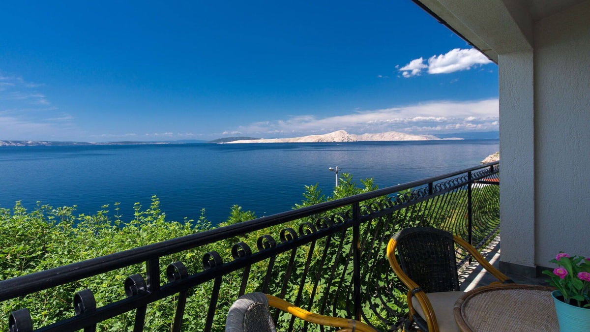 Senj Apartment | Beautiful apartment for 4 guests with WIFI, A/C, TV, terrace and pets allowed
