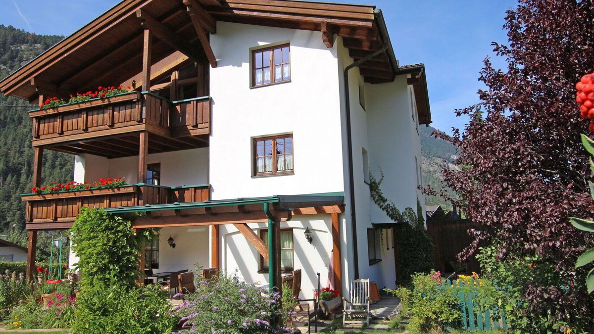 Pfunds Apartment | Beautiful apartment for 4 people with WIFI, TV and terrace