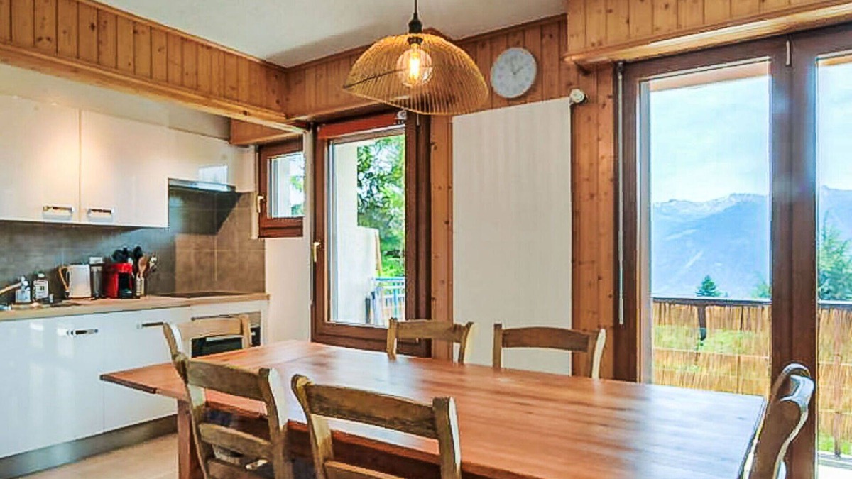 Anzere Apartment | Beautiful apartment for 7 people with WIFI, TV and balcony