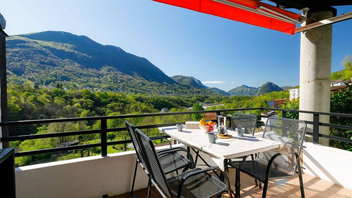 Capriasca Apartment | Beautiful apartment for 4 guests with WIFI, pool, TV, patio and panoramic view