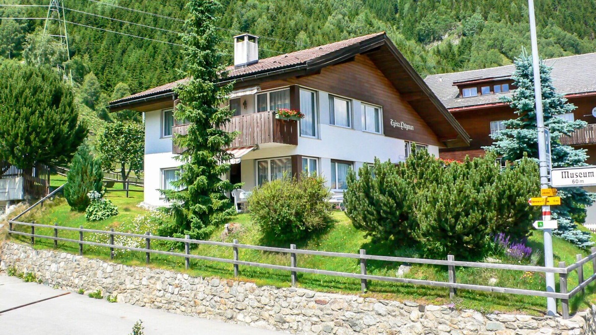 Sedrun Apartment | Beautiful apartment for 5 guests with WIFI, TV, patio, pets allowed, panoramic view and parking