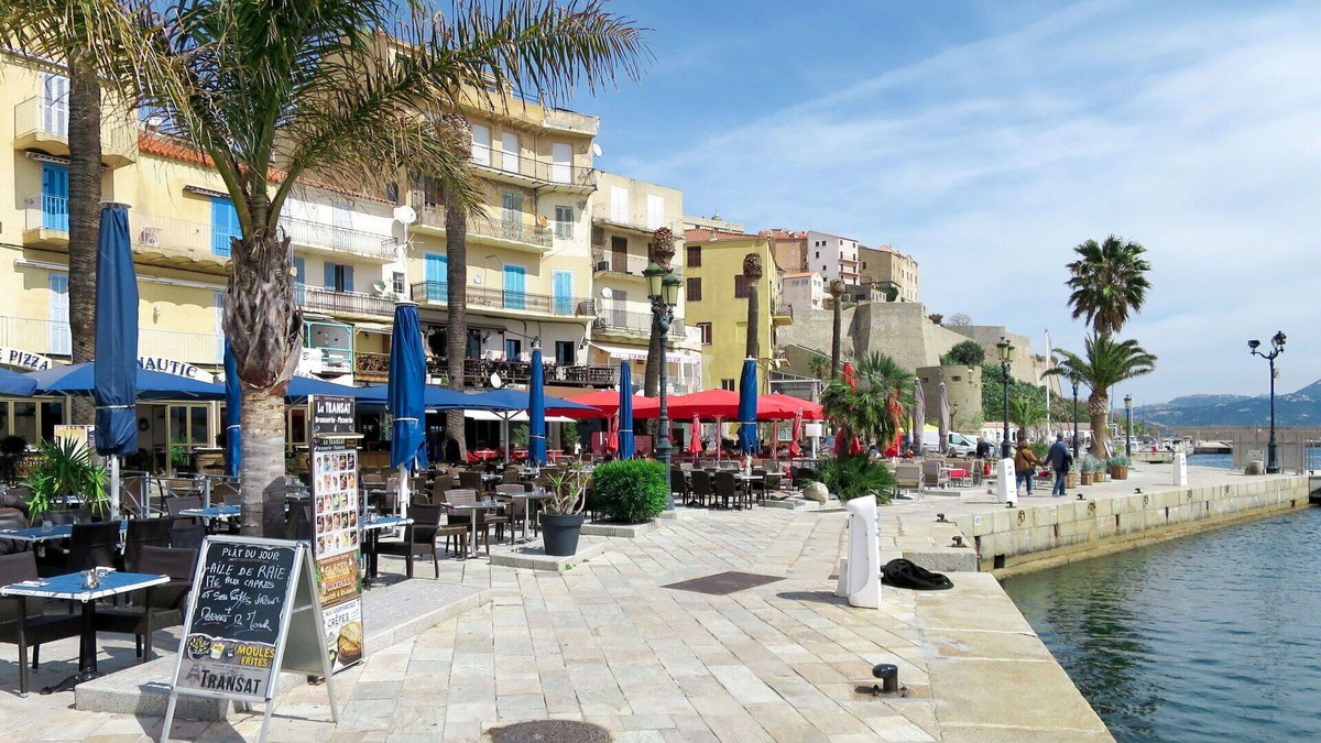 Calvi Apartment | Beautiful apartment for 2 guests with WIFI, pool, A/C, terrace and parking