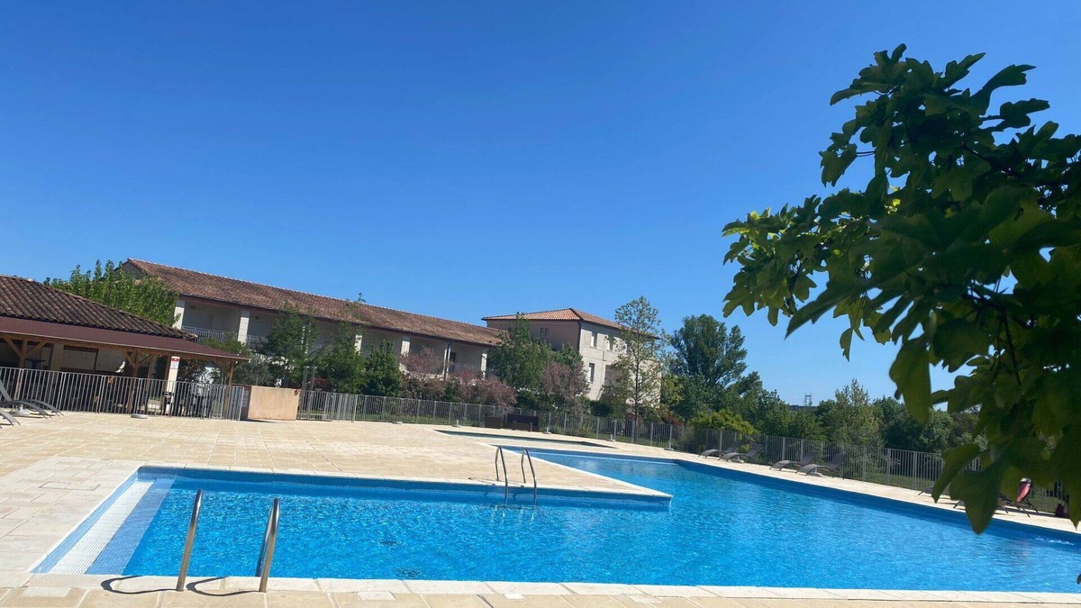 Azille Apartment | Beautiful apartment for 4 people with WIFI, pool, TV, terrace and pets allowed