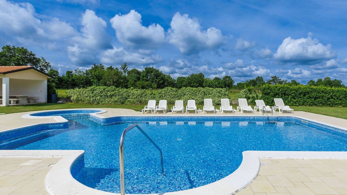 Debeljuhi Apartment | Beautiful apartment for 4 guests with WIFI, A/C, pool, TV, terrace and parking