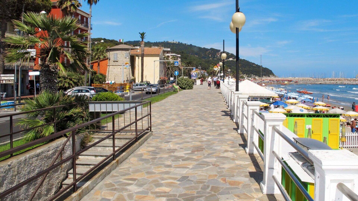 Marina di Andora Apartment | Beautiful apartment for 3 people with A/C, WIFI, TV and terrace