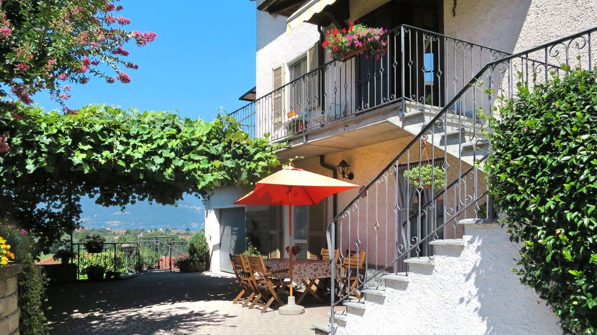 Luino Apartment | Beautiful apartment for 5 guests with WIFI, TV, terrace and pets allowed