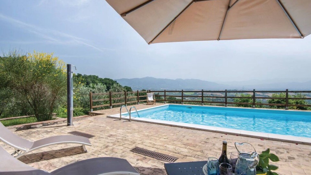 Fornole Apartment | Beautiful apartment for 4 guests with A/C, WIFI, pool, TV, veranda and parking