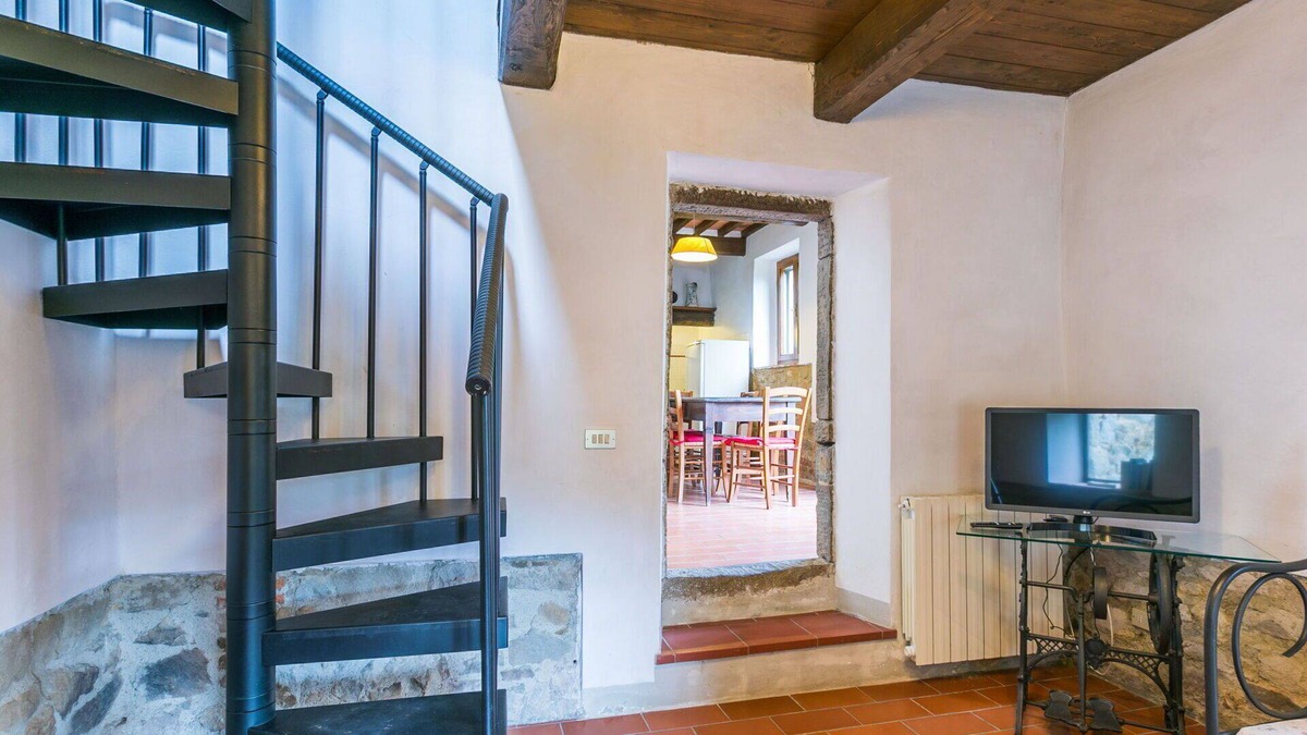 Pietrabuona Apartment | Beautiful apartment for 6 guests with pool, WIFI, TV, patio, pets allowed and parking
