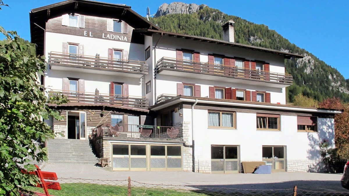 Moena Apartment | Beautiful apartment for 7 people with WIFI, TV, patio and pets allowed