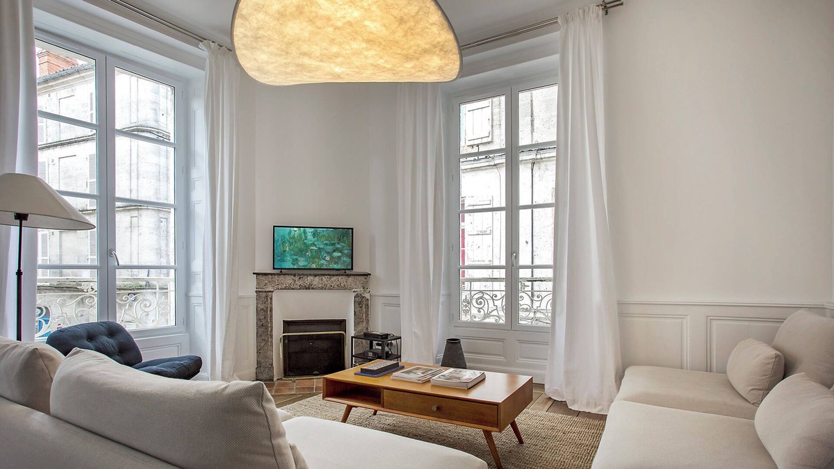Angouleme Apartment | Beautiful apartment with parking historic center