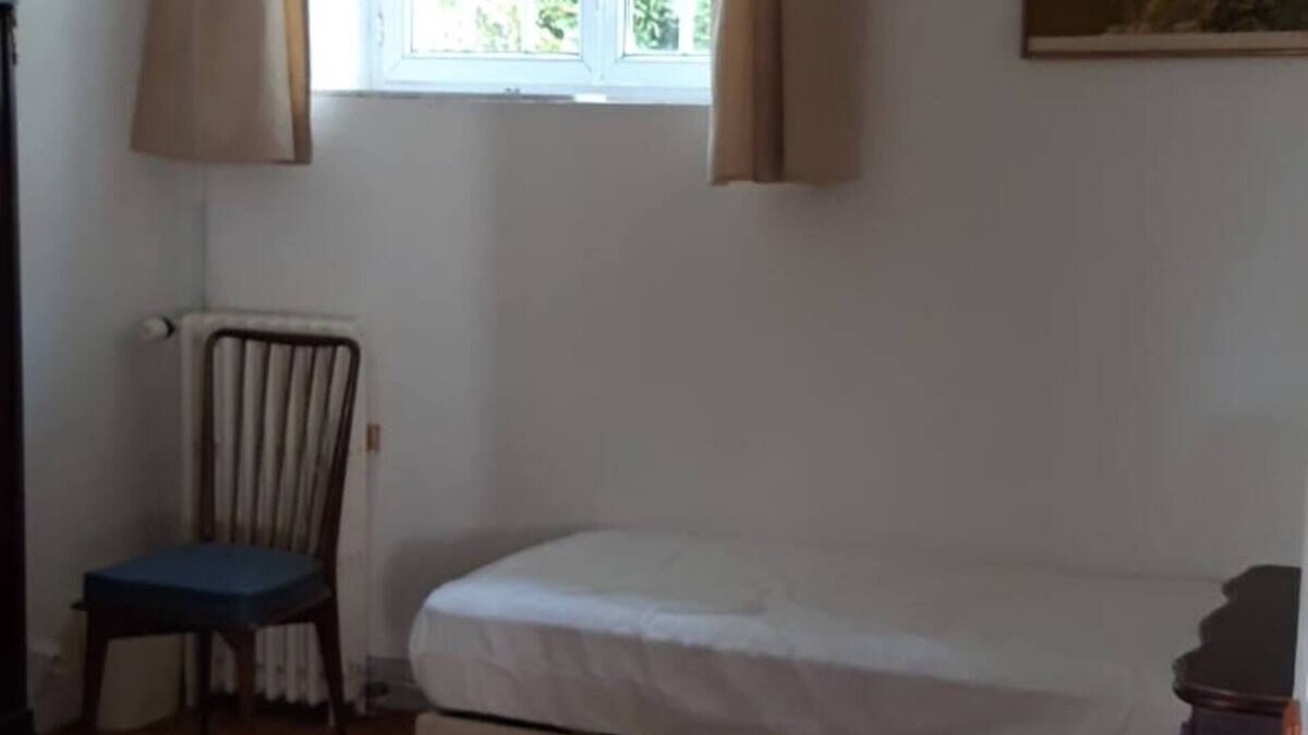 Autouillet Apartment | Beautiful apartment in a 16th-century estate
