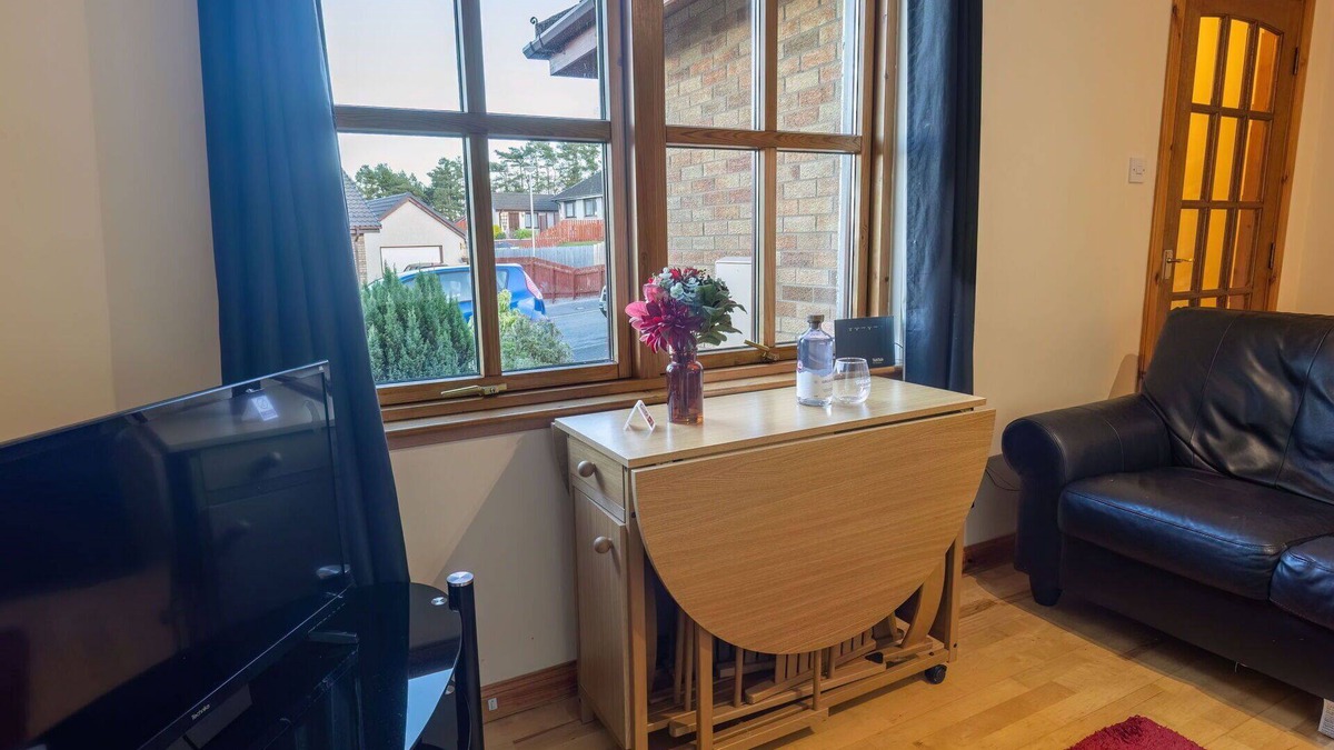 Balloch Apartment | Beautiful apartment for 4 guests with WIFI, TV and patio