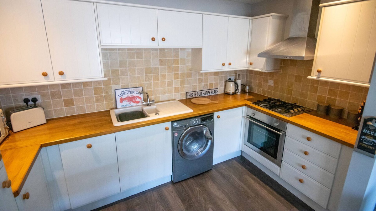 Rhosneigr Apartment | Beautiful apartment with garden 2 minutes from the beach.