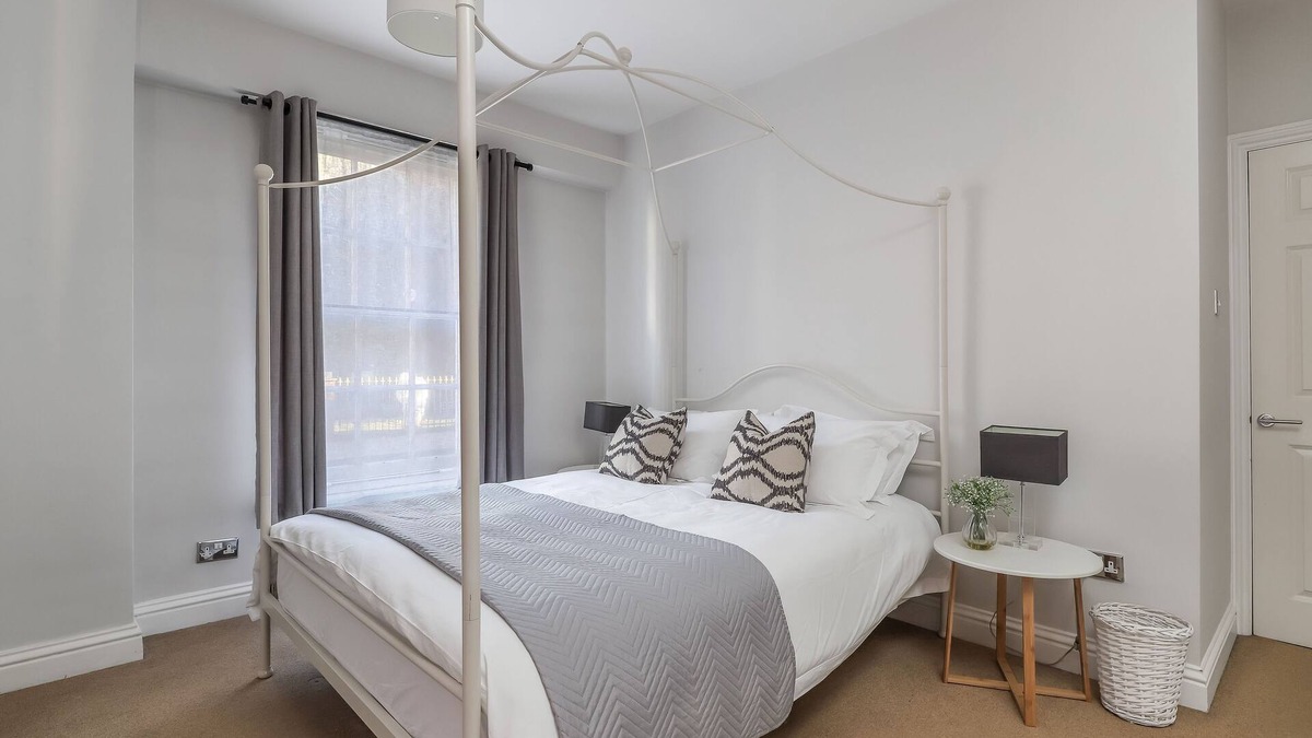 Winchester Apartment | Beautiful apartment in the centre of Winchester with parking!