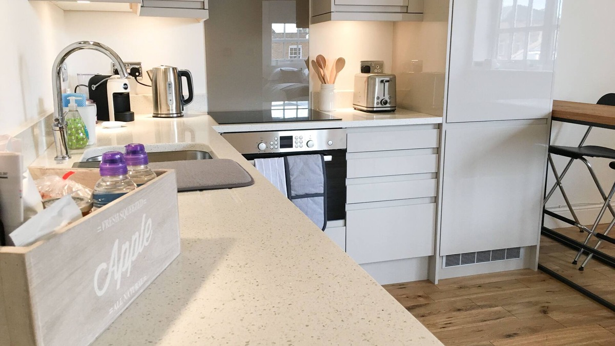 Winchester Apartment | Beautiful Apartment in Centre of Winchester with Parking