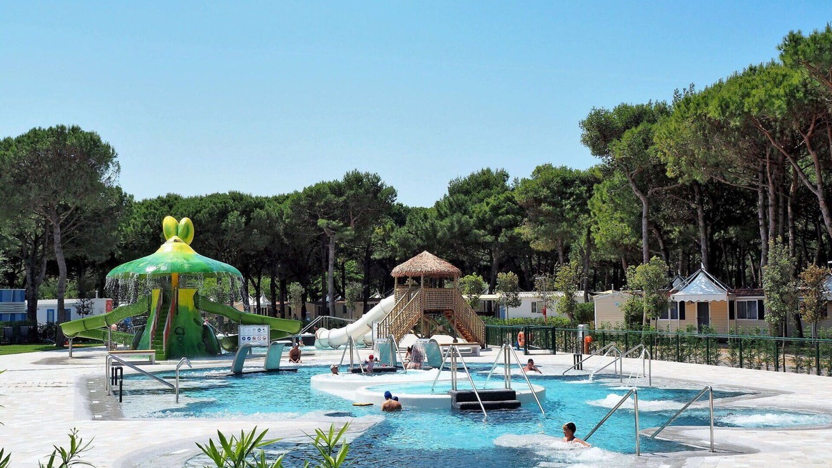 Cavallino-Treporti House | Beautiful apartment in villa for 4 people with A/C, pool, WIFI, TV and patio