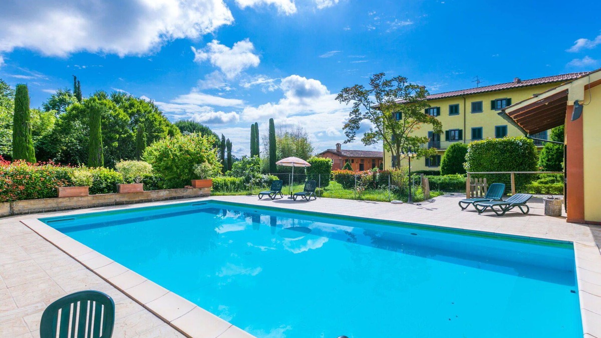 Fucecchio Villa | Beautiful apartment in villa with private pool, A/C, hot tub, WIFI, TV and pets allowed