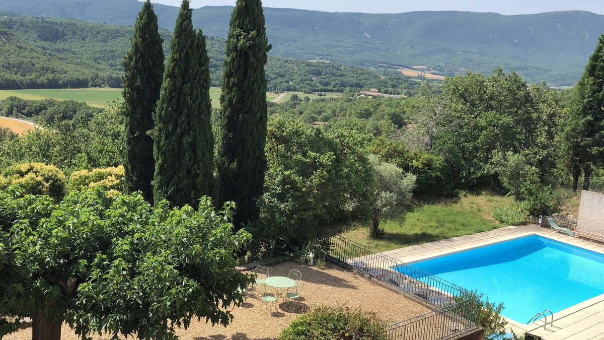 Viens Apartment | Beautiful apartment in a Provencal farmhouse with swimming pool, ideal for family or friends