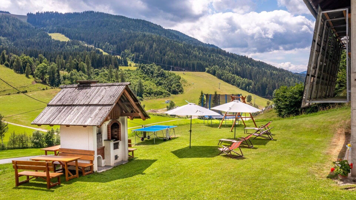 Arriach Villa | Beautiful apartment in villa for 9 people with WIFI, TV and patio