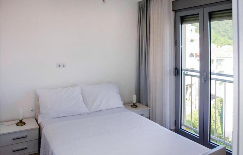 Rozino Apartment | Beautiful apartment in Budva with 2 Bedrooms, WiFi and Outdoor swimming pool
