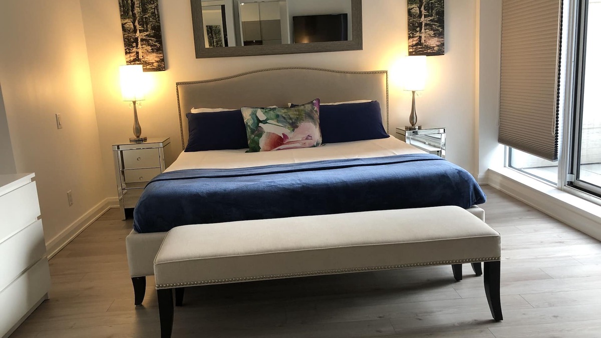 Bloor-Yorkville Condo | Beautiful Apartment in the Heart of Yorkville