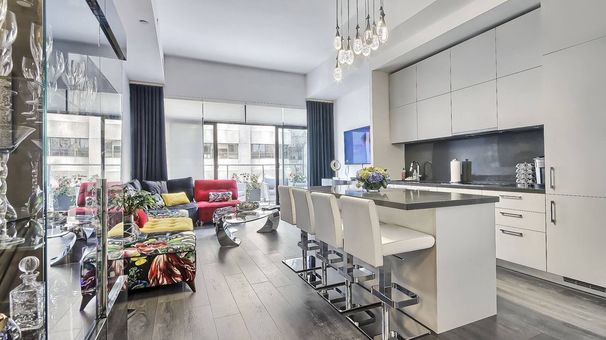 Midtown Toronto Apartment | Beautiful apartment in the hart of Yorkville with a fully furnished balcony.
