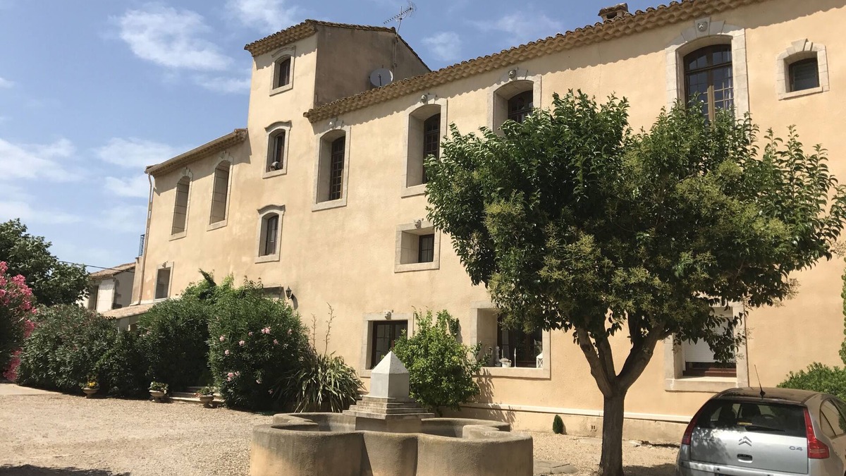 Beziers Apartment | Beautiful Apartment in an exclusive domaine, surrounded by vineyards.