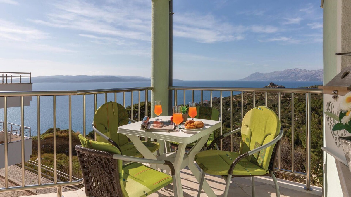 Bratus Apartment | Beautiful apartment in Krvavica