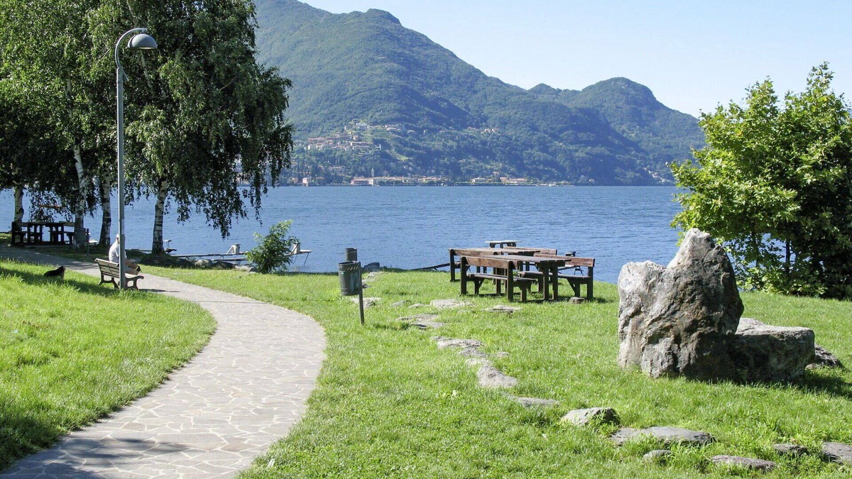 Dervio Villa | Beautiful apartment in villa for 6 guests with WIFI, A/C, TV and patio