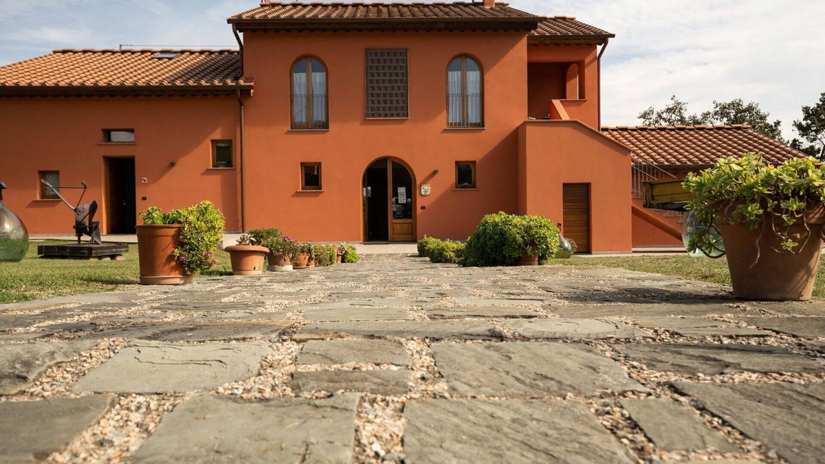 Larciano House | Beautiful apartment in villa for 4 guests with hot tub, A/C, WIFI, pool, TV and panoramic view