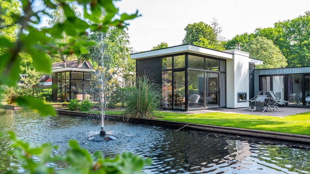 Noordoostelijk van Schaarsbergen House | Beautiful apartment in villa for 6 people with WIFI, pool, TV and terrace