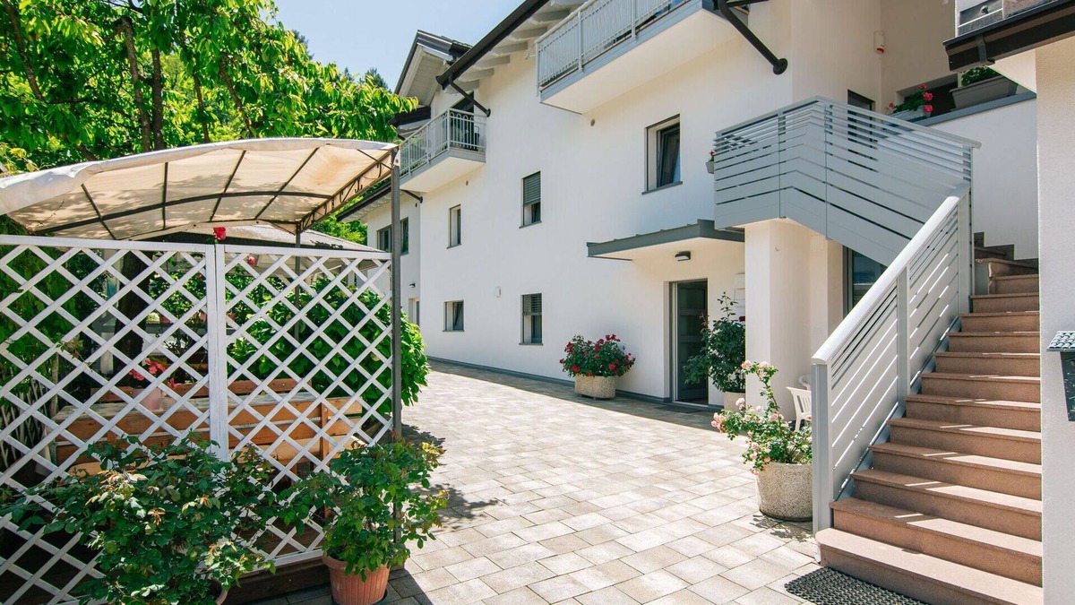 Caldonazzo Apartment | Beautiful apartment for 4 people with WIFI, TV, patio and pets allowed